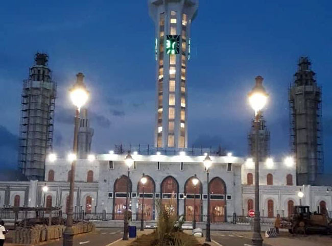 (Vidéo) Découvrez comment le Layloutoul Qadr est célébré à la grande mosquée de Massalikoul Djinane