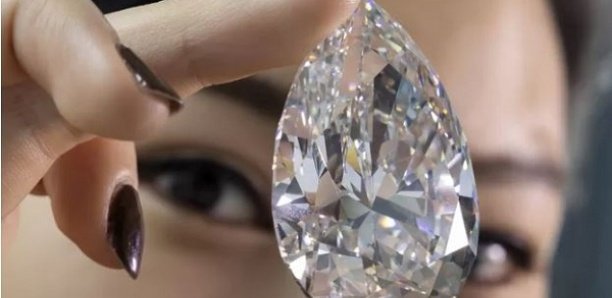 Le plus gros diamant blanc jamais mis aux enchères adjugé 17,8 millions d’euros