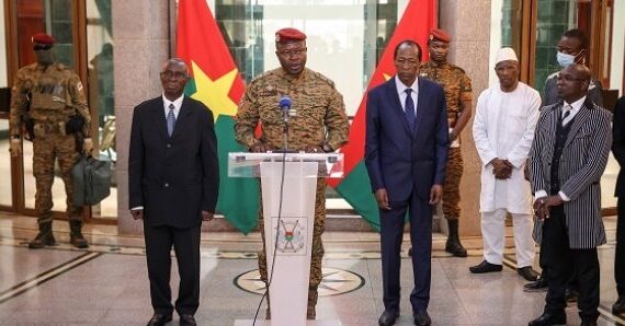 Lire la suite à propos de l’article Burkina: deux ex-présidents et le putschiste Damiba appellent à la « cohésion » face aux jihadistes